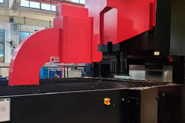 Piegatrice CNC Aier